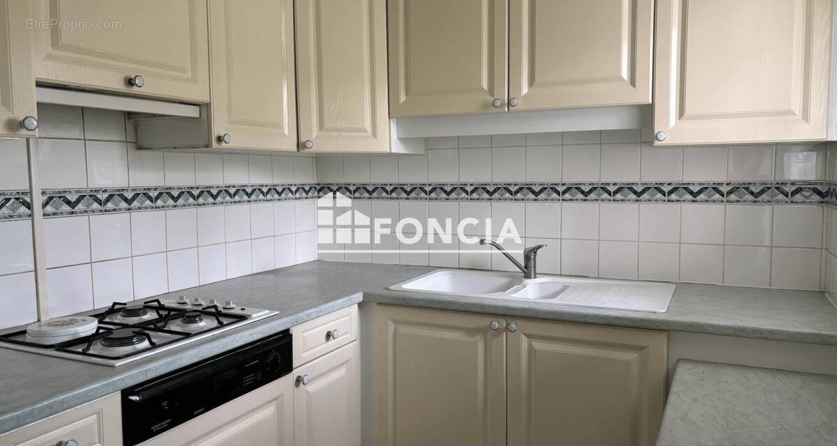 Appartement à BAGNOLS-SUR-CEZE