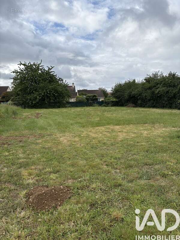Terrain 731 m² à Neuville-Sur-Sarthe  - photo 2