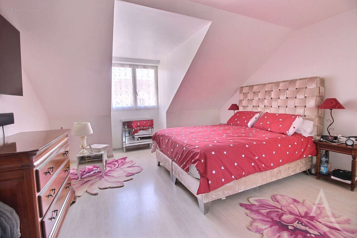 THIAIS  Une maison d'exception pour une vie de famille privilégiée - photo 4