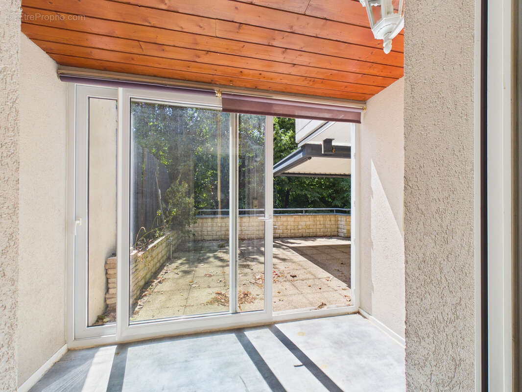 Chambéry   t4 en excellent état avec 70 m2 de terrasse, garage, cave et cadre verdoyant - photo 9