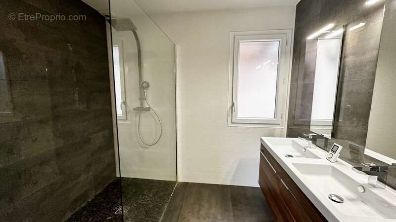 Maison à SAINT-JEAN-D'ILLAC