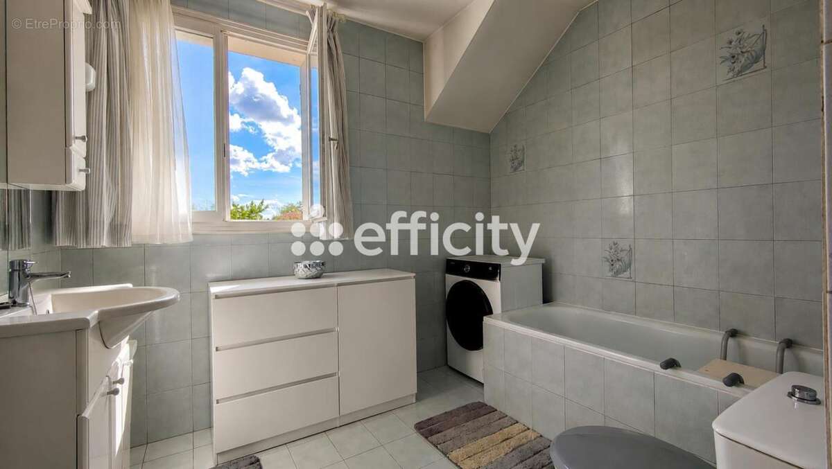 Maison 134 m² à Chassieu  - photo 13