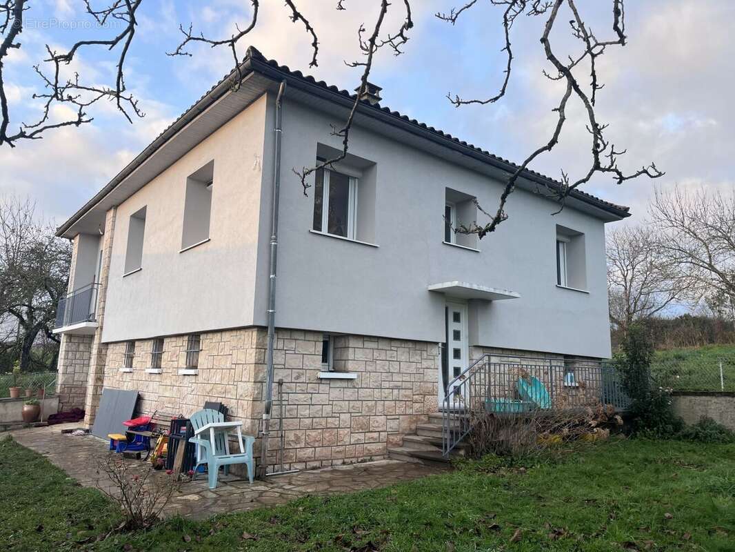 Façade - Maison à LACAPELLE-MARIVAL