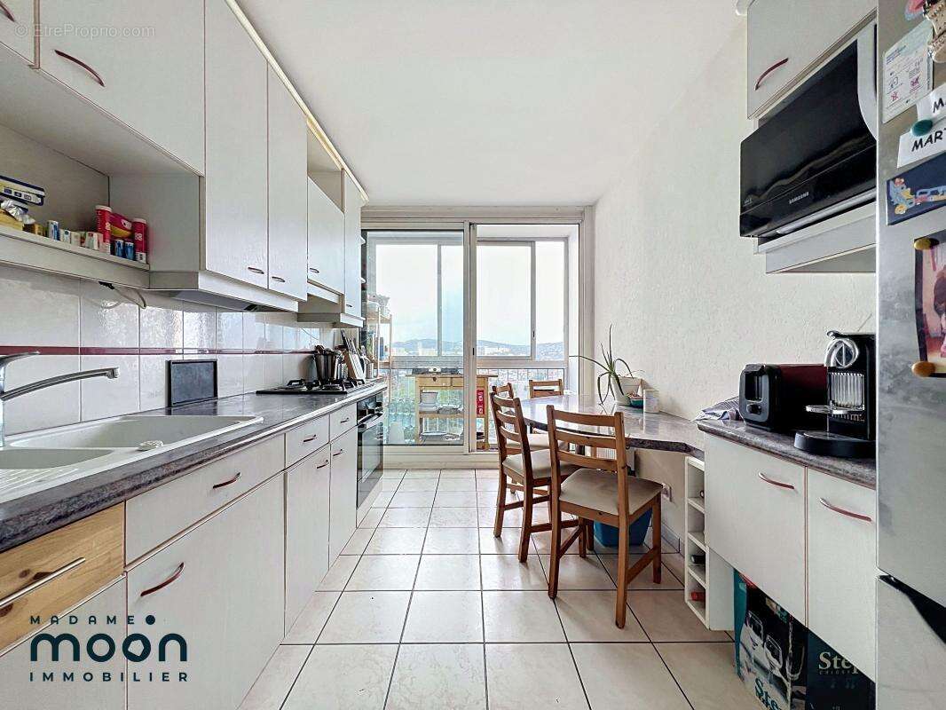 Appartement T4/5 de 86 m² avec garage et cave – Lyon 5e Champvert – Commerces et bus à pied, résidence rénovée - photo 4