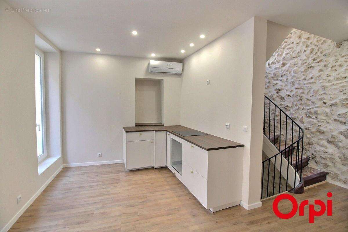 Appartement à AURIOL