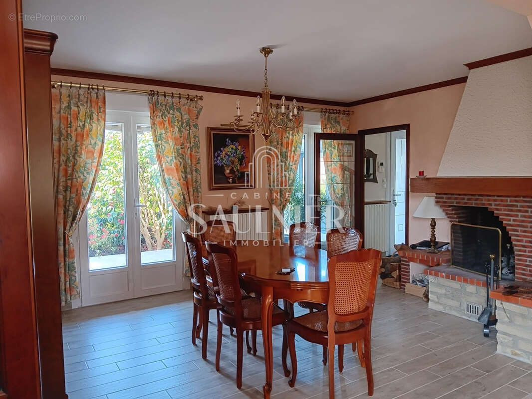 Maison à MEUSNES