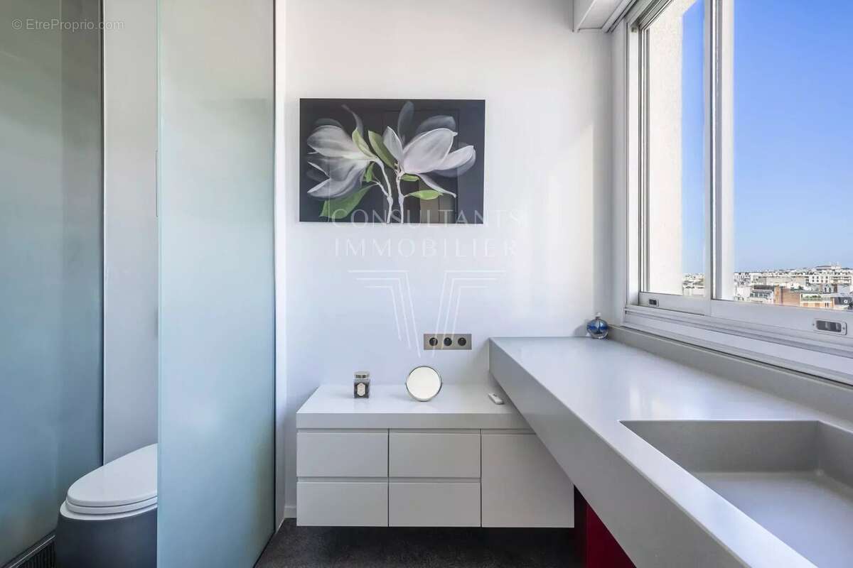 Appartement à PARIS-16E