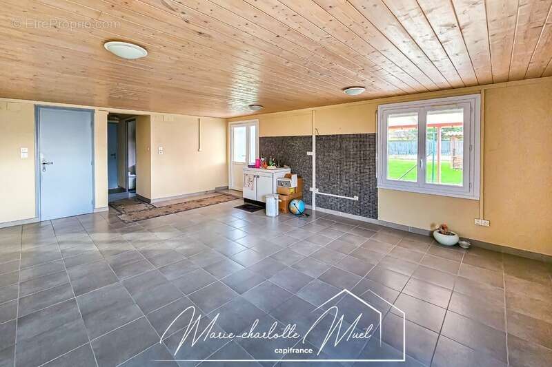 Maison à BAGE-LA-VILLE