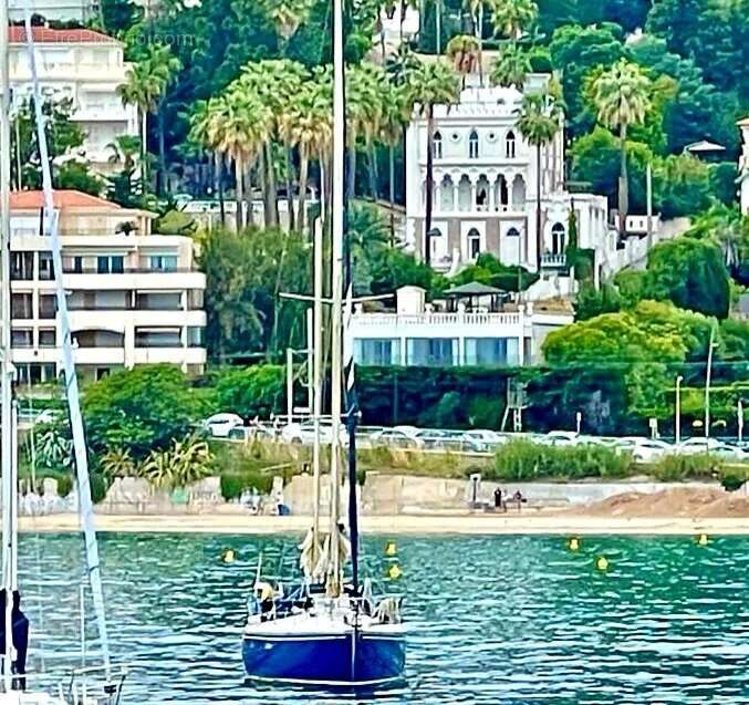 Appartement à VALLAURIS