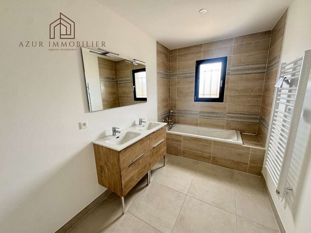 Maison à NISSAN-LEZ-ENSERUNE