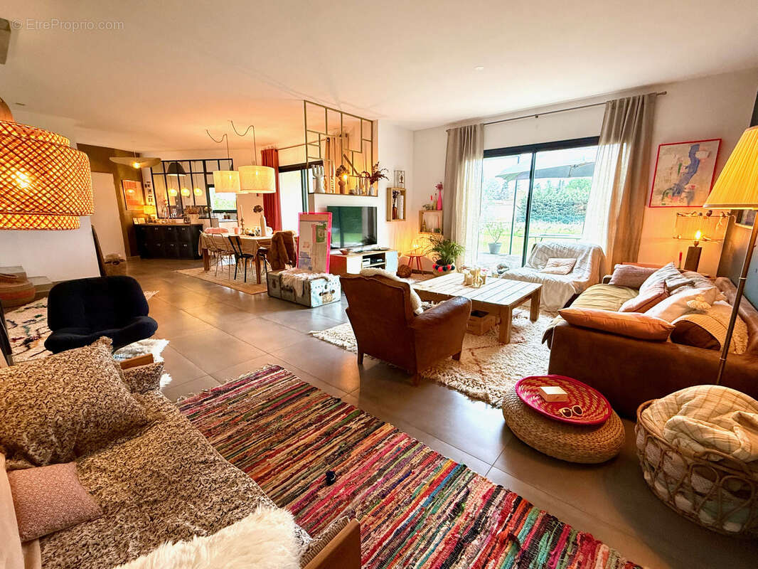 Maison à SAINTE-CECILE-LES-VIGNES