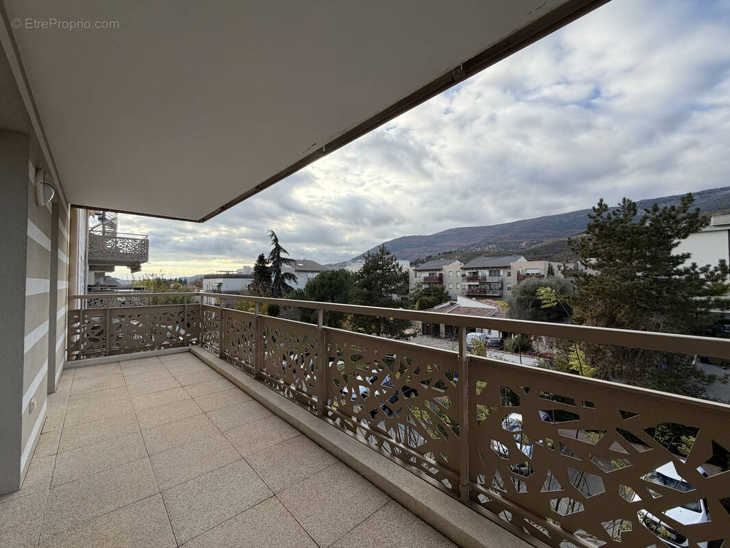 Appartement à CARROS