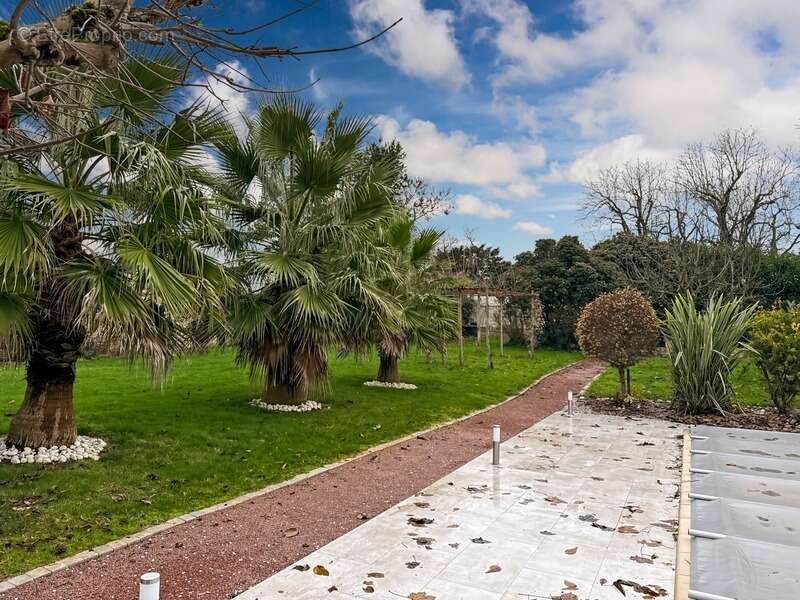 Maison à SAINT-SAUVEUR-D'AUNIS