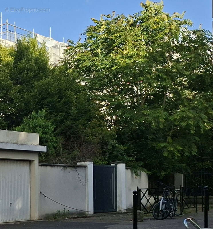 Terrain à COURBEVOIE