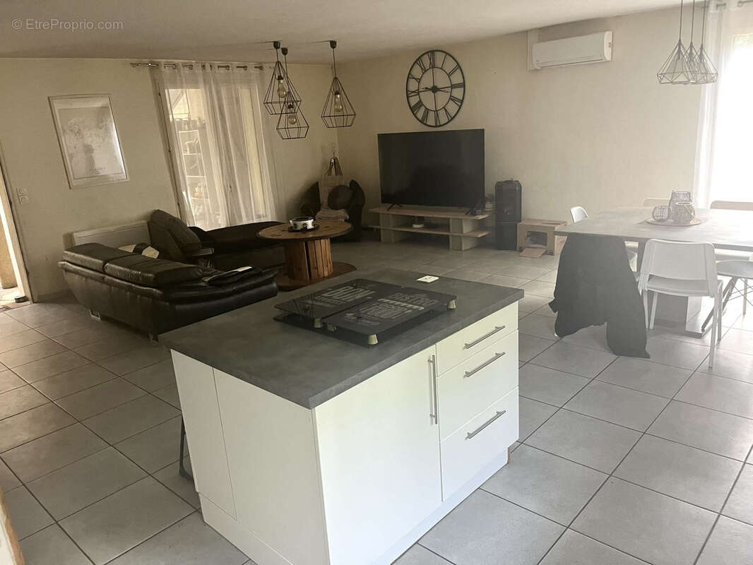 Maison à AMBARES-ET-LAGRAVE