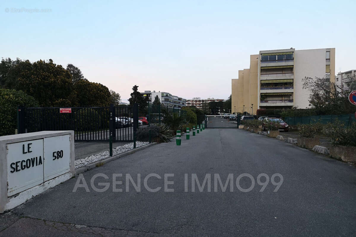 Parking à MANDELIEU-LA-NAPOULE