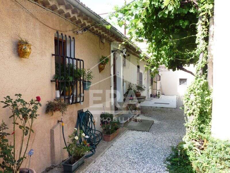 Maison à LA ROQUETTE-SUR-SIAGNE