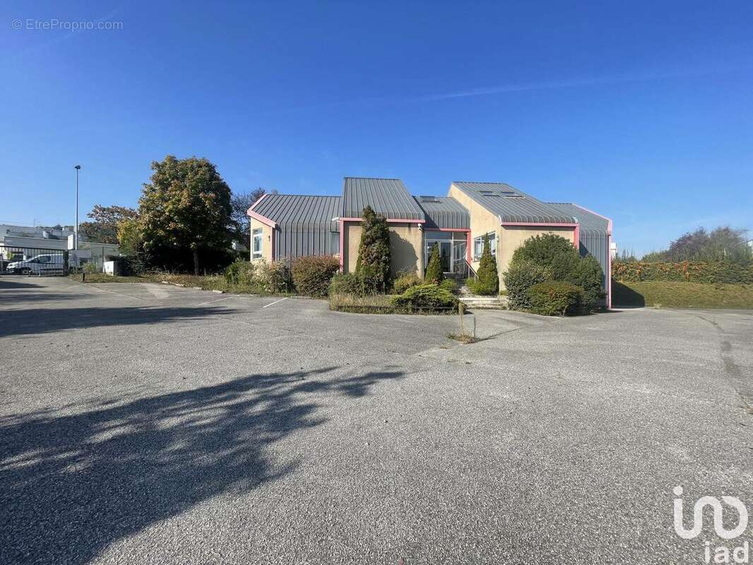 Photo 2 - Commerce à LINAS