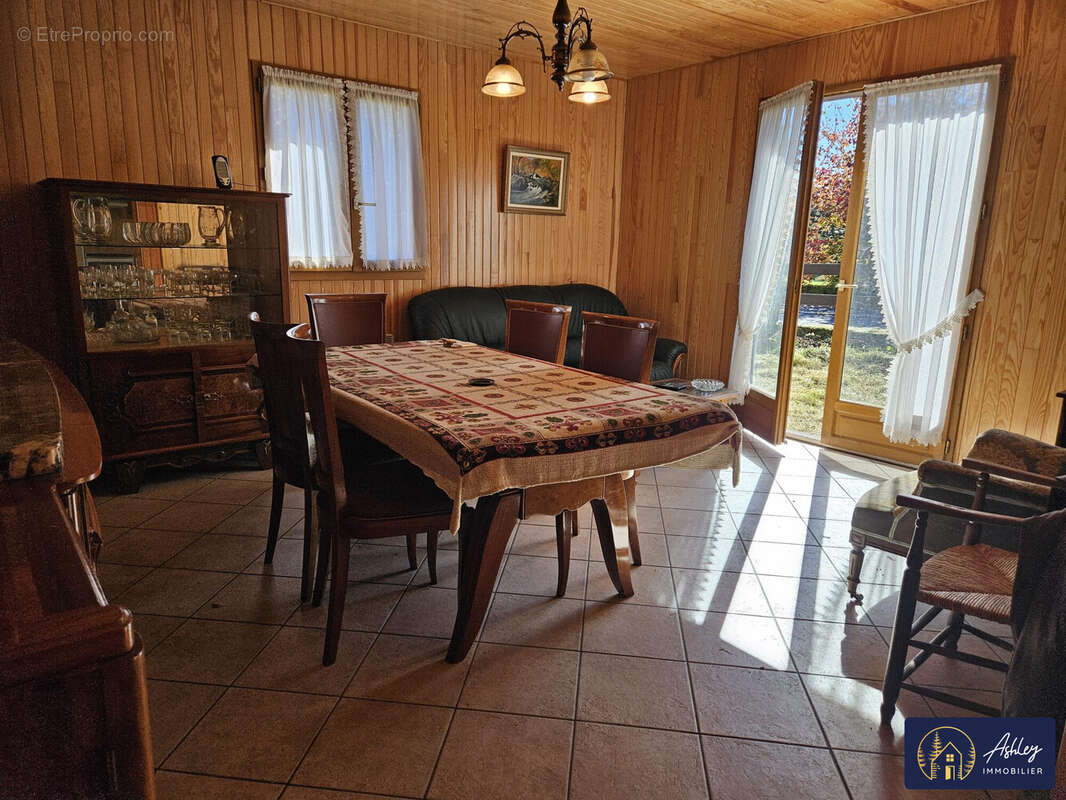 Maison à NEUVIC