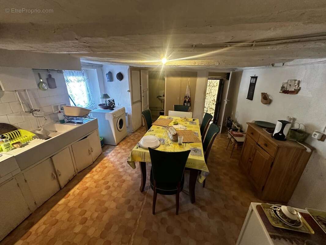 Appartement traversant, 2 chambres, 1 cave de 23 m2 - photo 4
