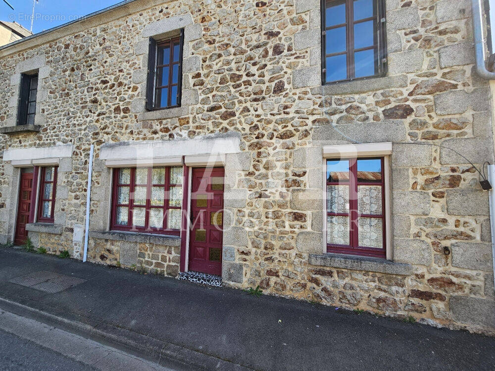 Maison à VILLAINES-LA-JUHEL