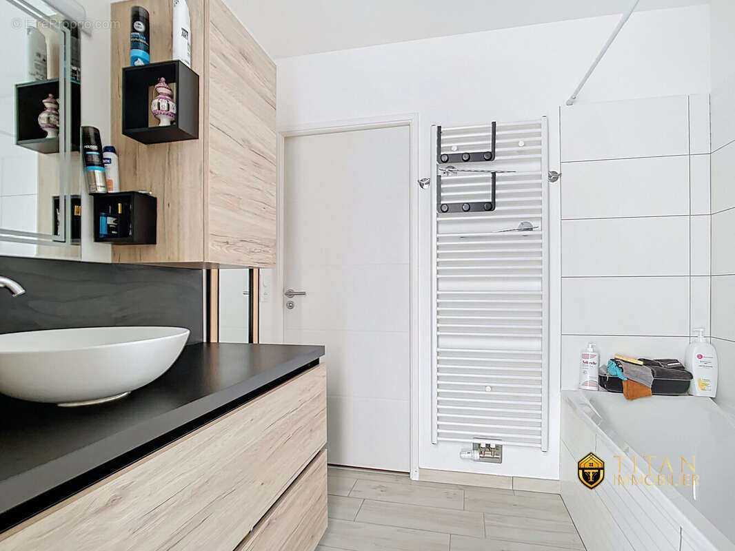 Appartement de 50.11 m² résidence de 2021 avec une chambre, un ascenseur avec une place de parking privée et sécurisée à Leffrincoucke (59495) - Appartement à LEFFRINCKOUCKE