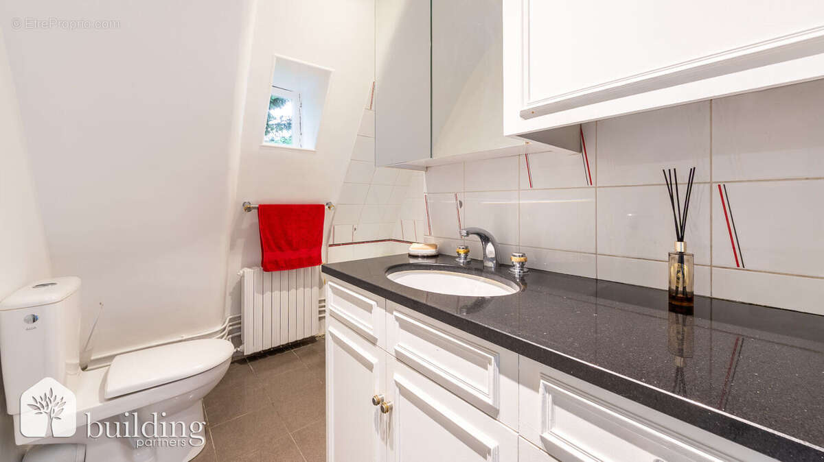 Appartement à COURBEVOIE