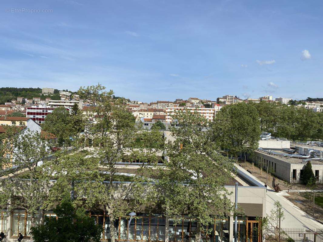 Appartement à SAINT-ETIENNE