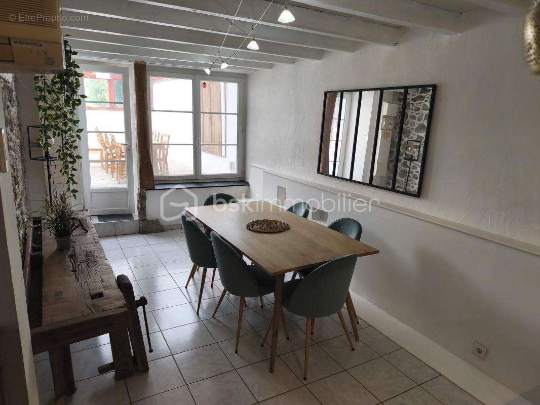 Maison à AINHICE-MONGELOS