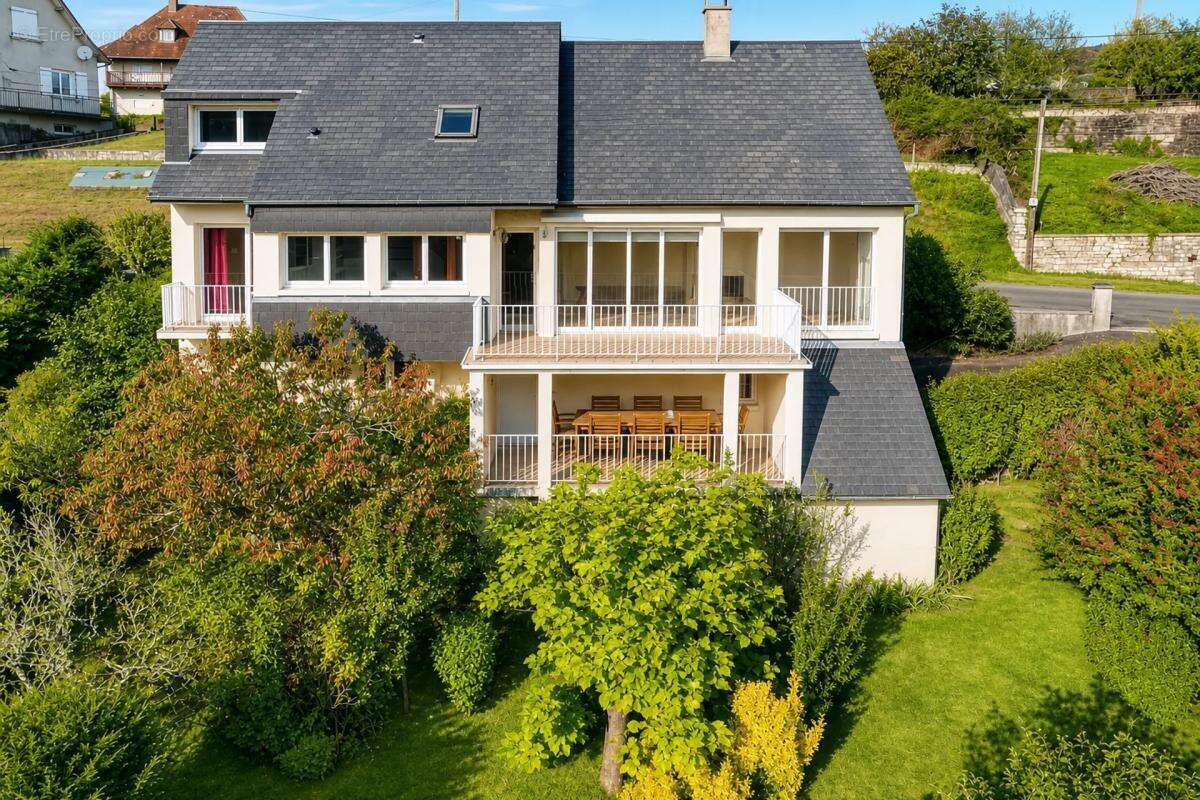 Maison de 6 pièces de 140 m² située à Altillac - photo 10