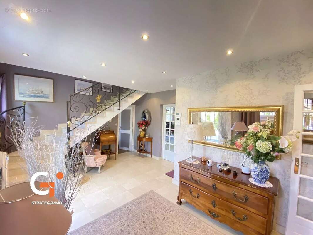 Maison à SAINT-ETIENNE-DU-ROUVRAY