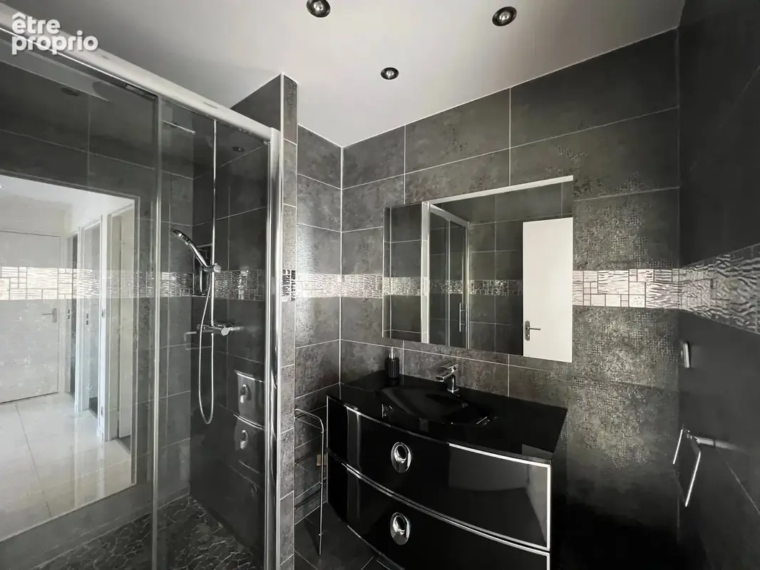 A vendre 3 pieces etage elevée proche plage - photo 3