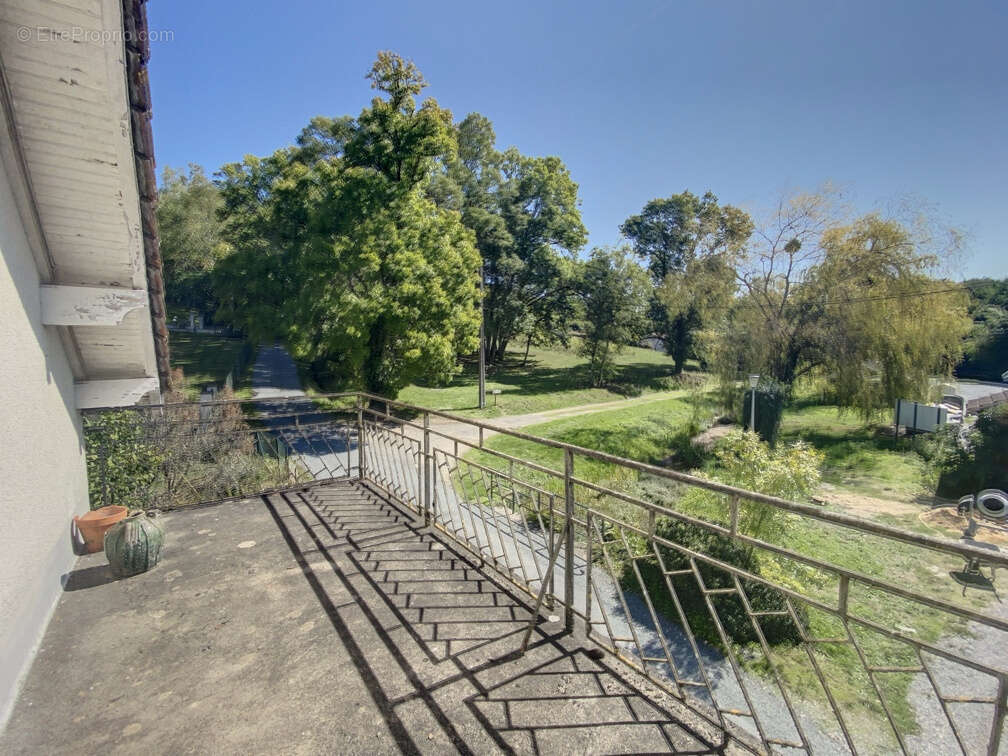 Maison à MANZAC-SUR-VERN