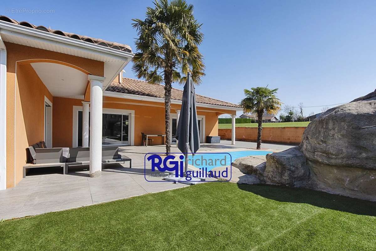 Maison à LA TOUR-DU-PIN