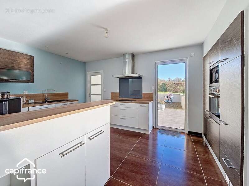 Maison de plain-pied 121 m² – 3 chambres – 3 garages (87m²) – terrain clos 1 454 m² – Boussais (79) proche Airvault - photo 7