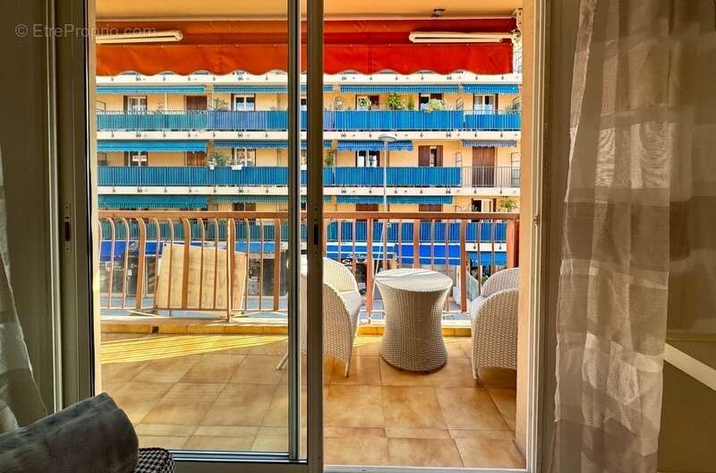 Appartement à VALLAURIS