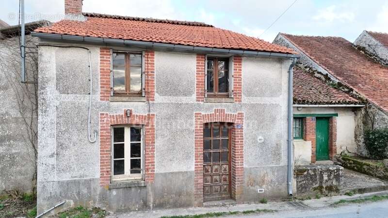 Maison à DOMPIERRE-LES-EGLISES
