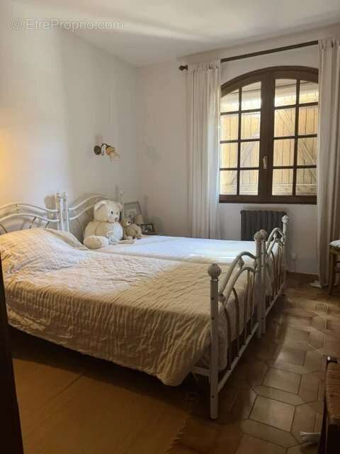 Villa familiale de 203 m² avec 2 logements sur 890 m² de terrain BORGO - photo 12