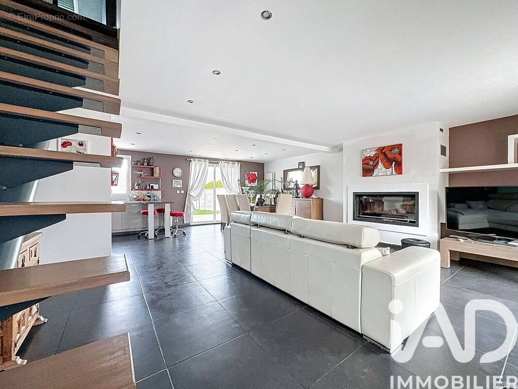 Photo 1 - Maison à MORAINVILLIERS