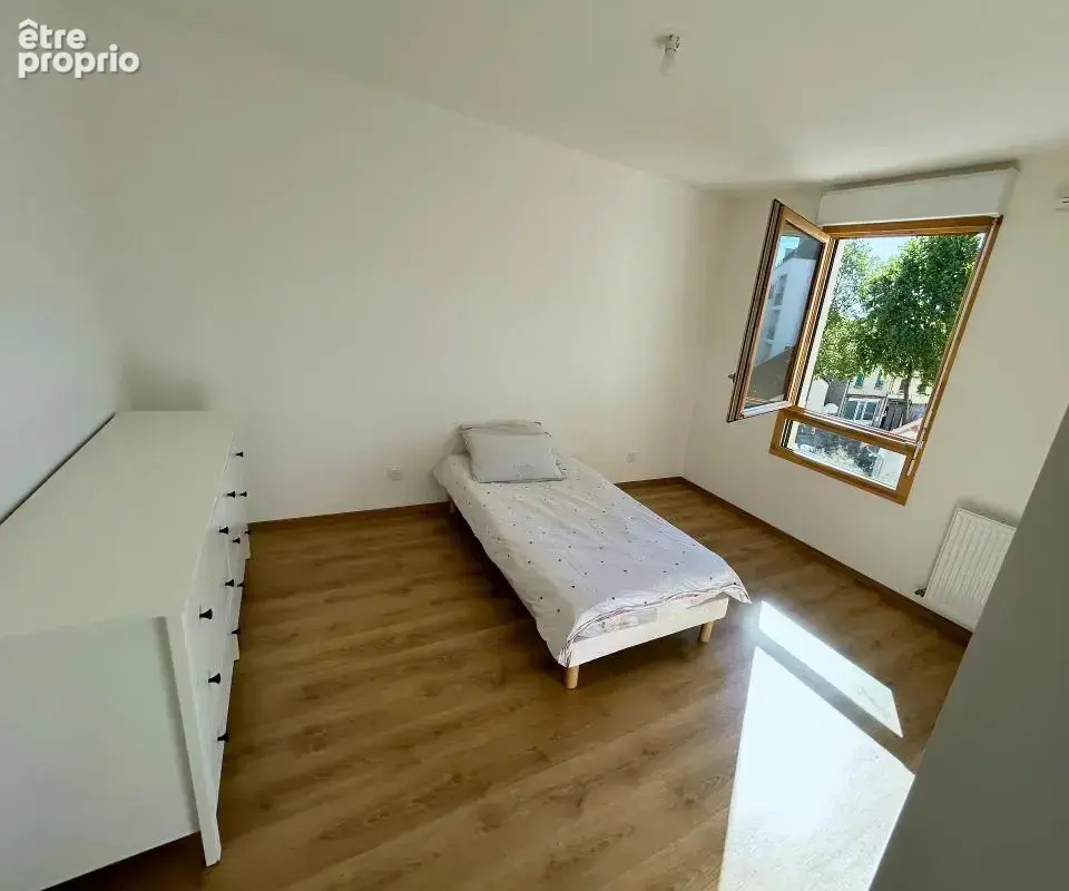 EXCLUSIVITÉ – Appartement T3 avec balcon et terrasse – Vénissieux, proche tramway - photo 2