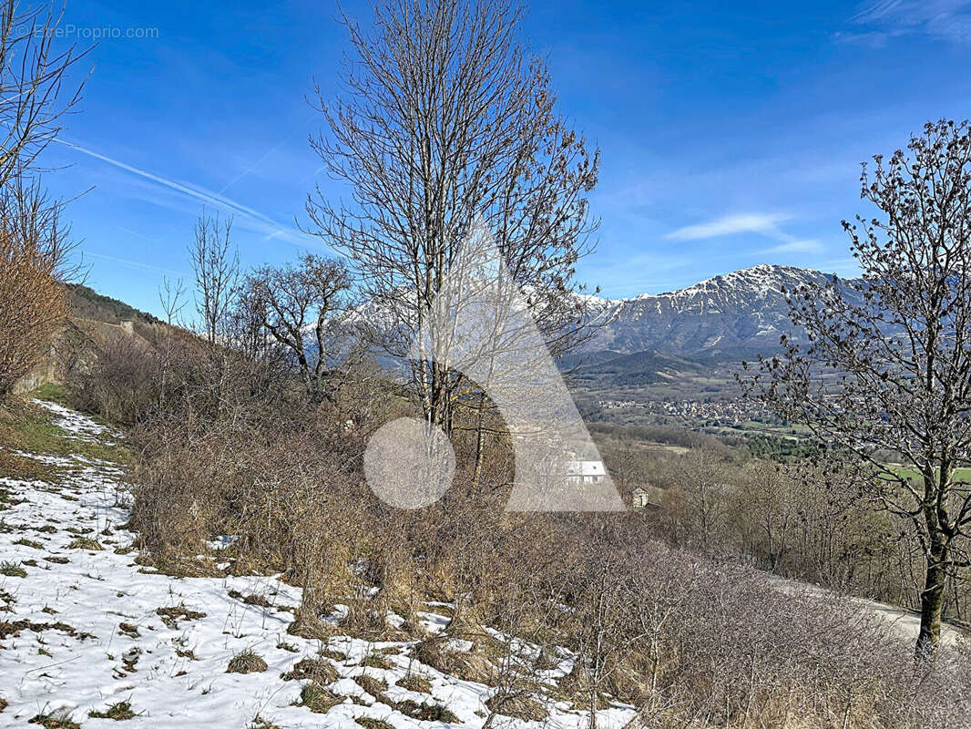 Terrain à LA FARE-EN-CHAMPSAUR