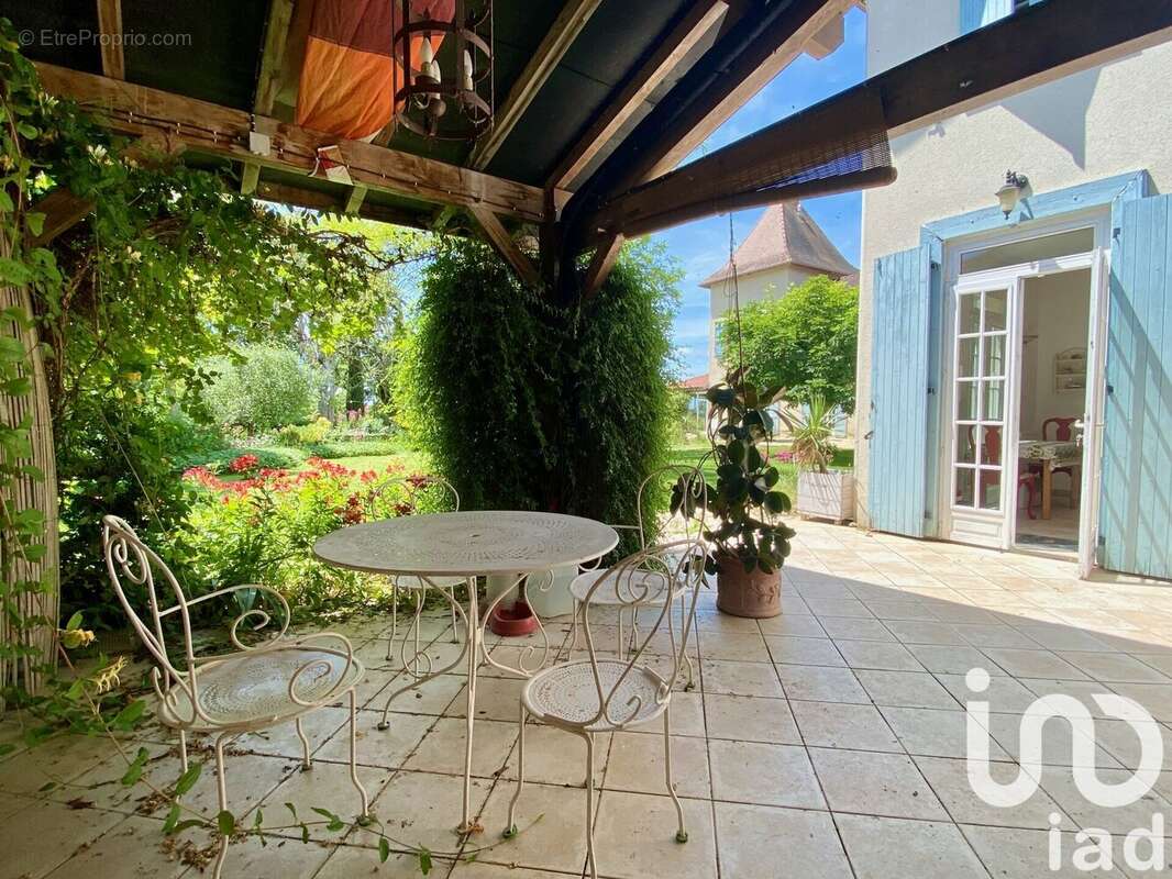Maison 307 m² à Nerac  - photo 2