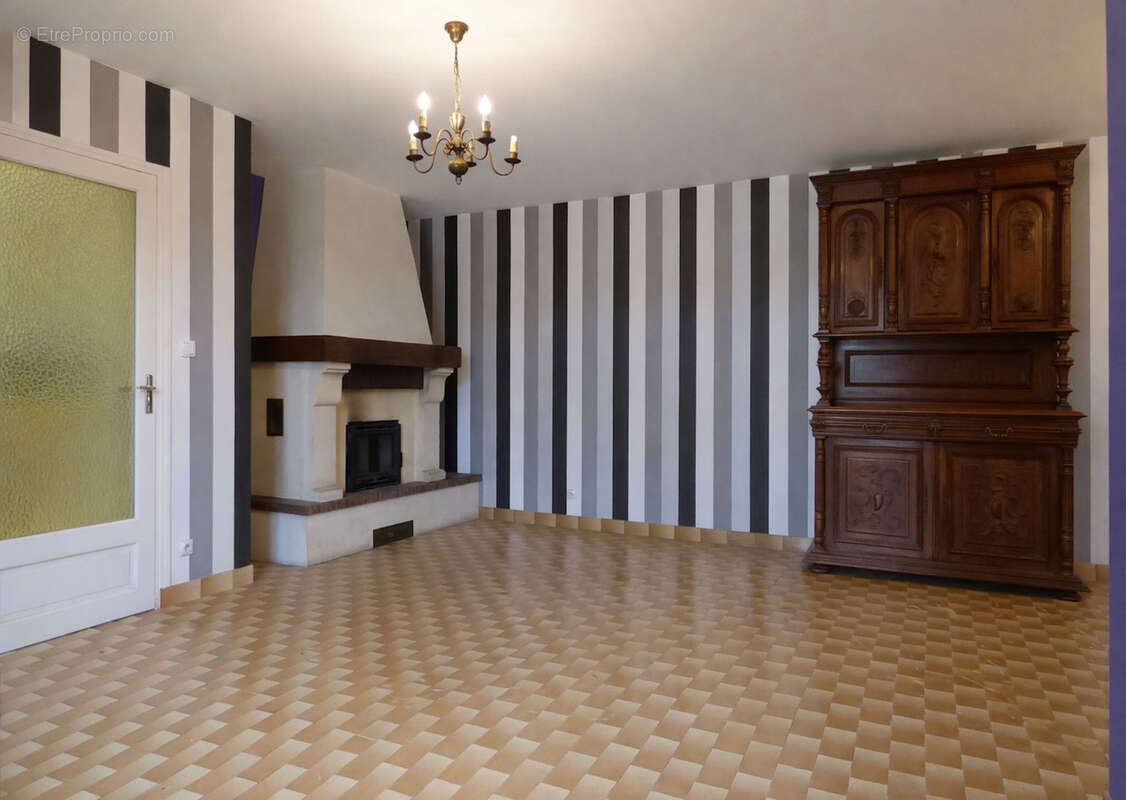 Maison à CHIRE-EN-MONTREUIL