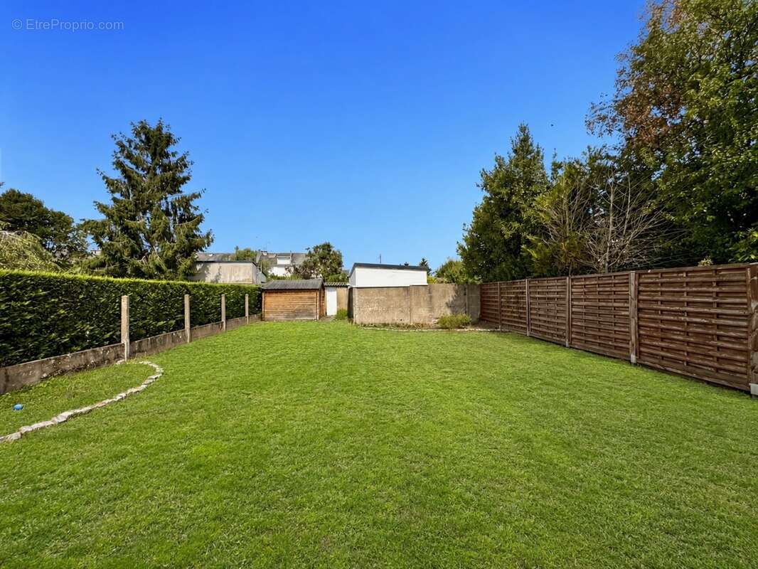 Angers – Maison familiale de 170 m², cinq chambres, Garage et grand jardin sans vis-à-vis - photo 2
