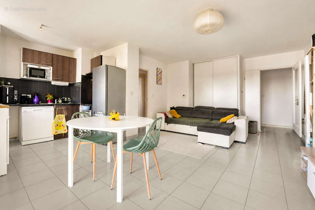 En exclusivité !  Appartement T3 de 73 m2 situé au 3ᵉ étage, dans le quartier du Grand Selve. - photo 6