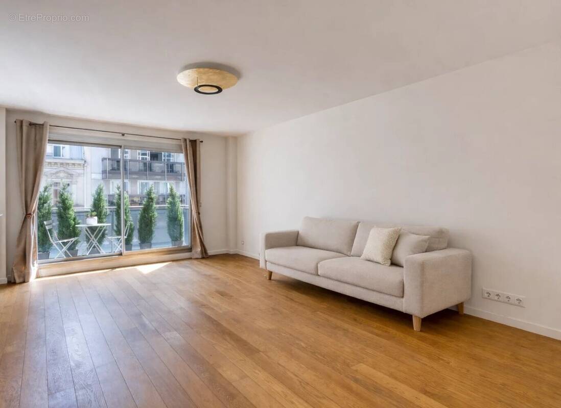 Appartement à PARIS-17E