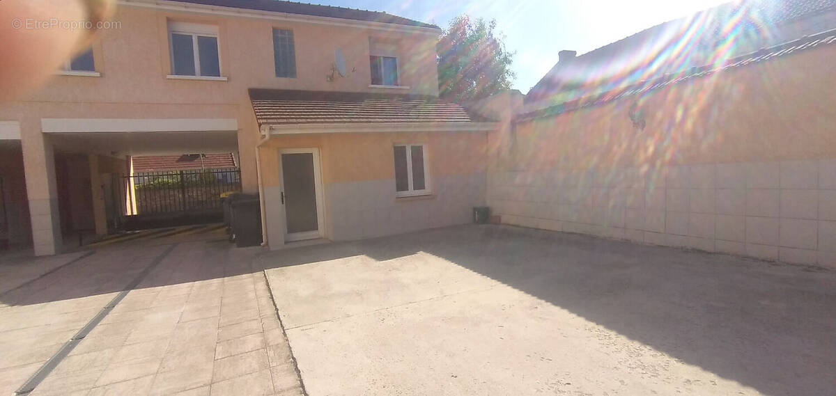 Appartement à MEZIERES-SUR-SEINE