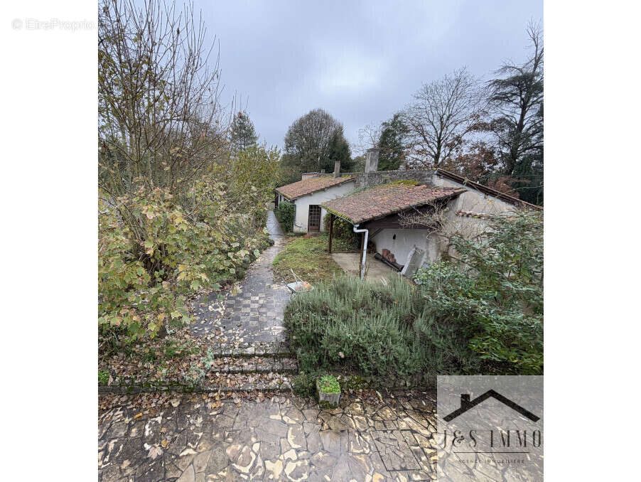 Maison à CHASSENEUIL-SUR-BONNIEURE