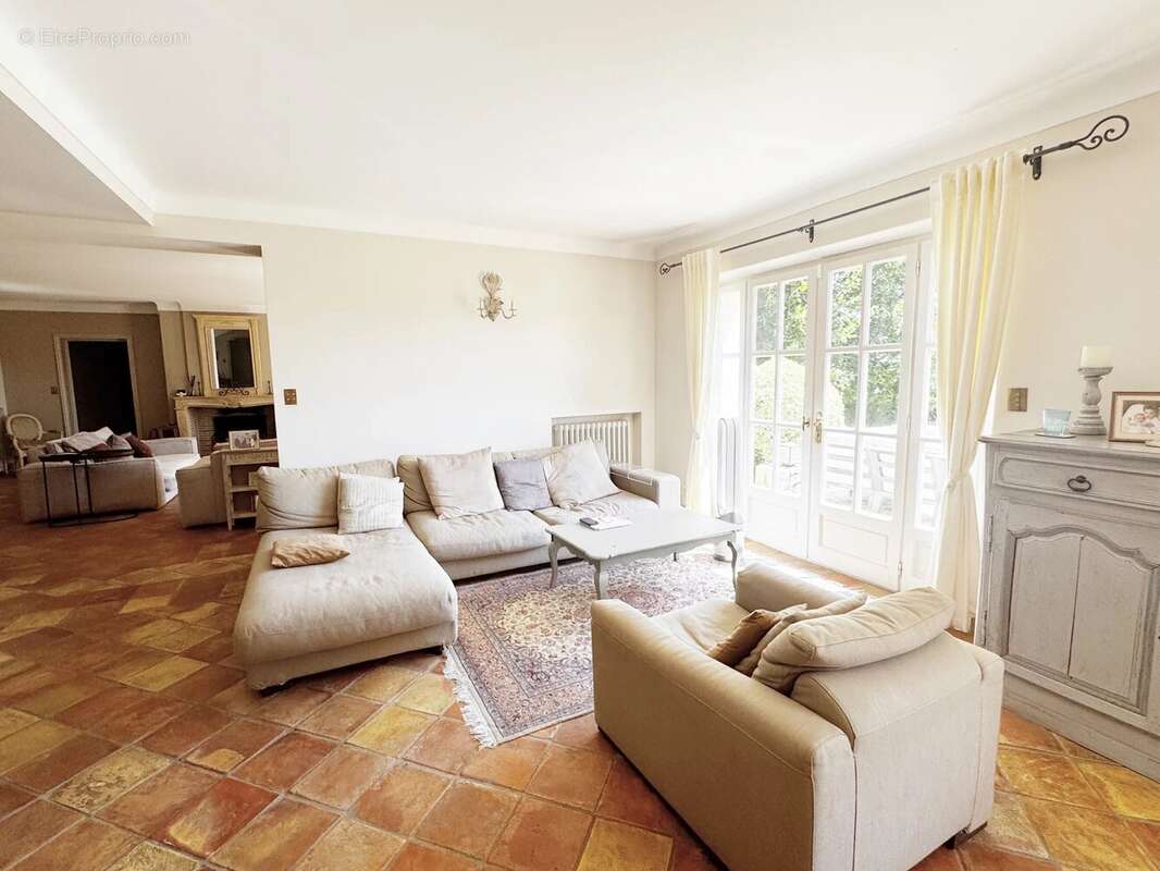 Maison à MOUGINS