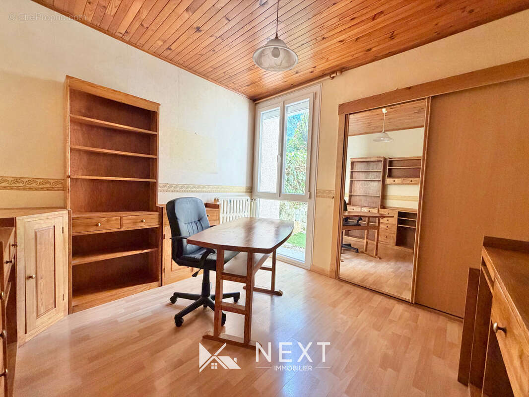 CLAIX   Maison de 103 m2, 4 chambres, jardin arboré et terrasse - photo 8